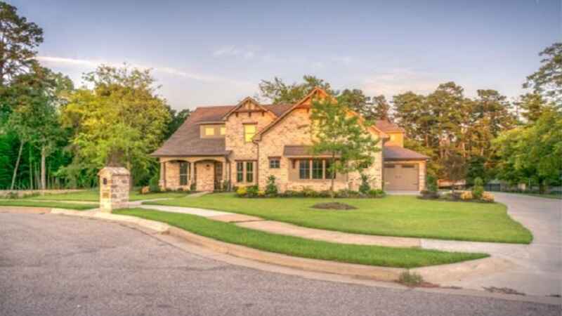 How to Choose Between a Starter Home and a Forever Home